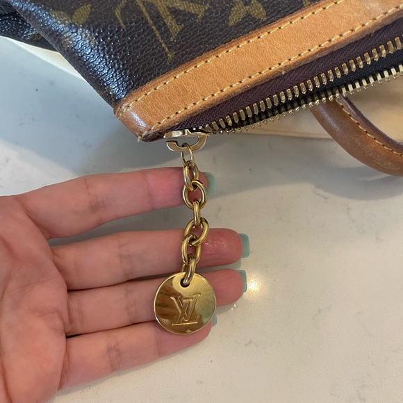 Authentic Louis Vuitton Tivoli GM in excellent condition with dust bag included. - Picture 6 of 7